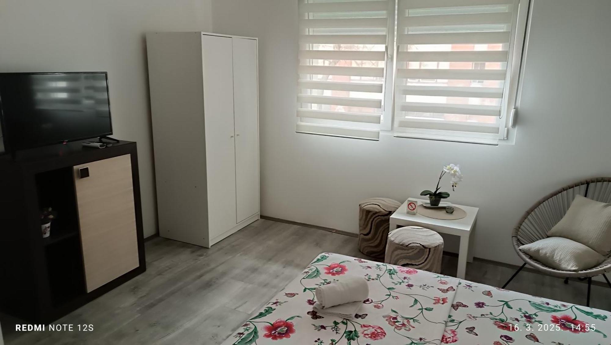 Happy Star Apartman Ni Kültér fotó
